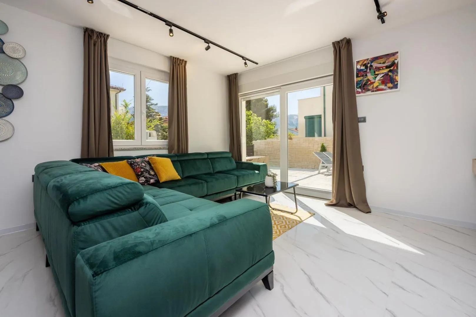 Luxury Villa Magic With Swimming Pool Baska