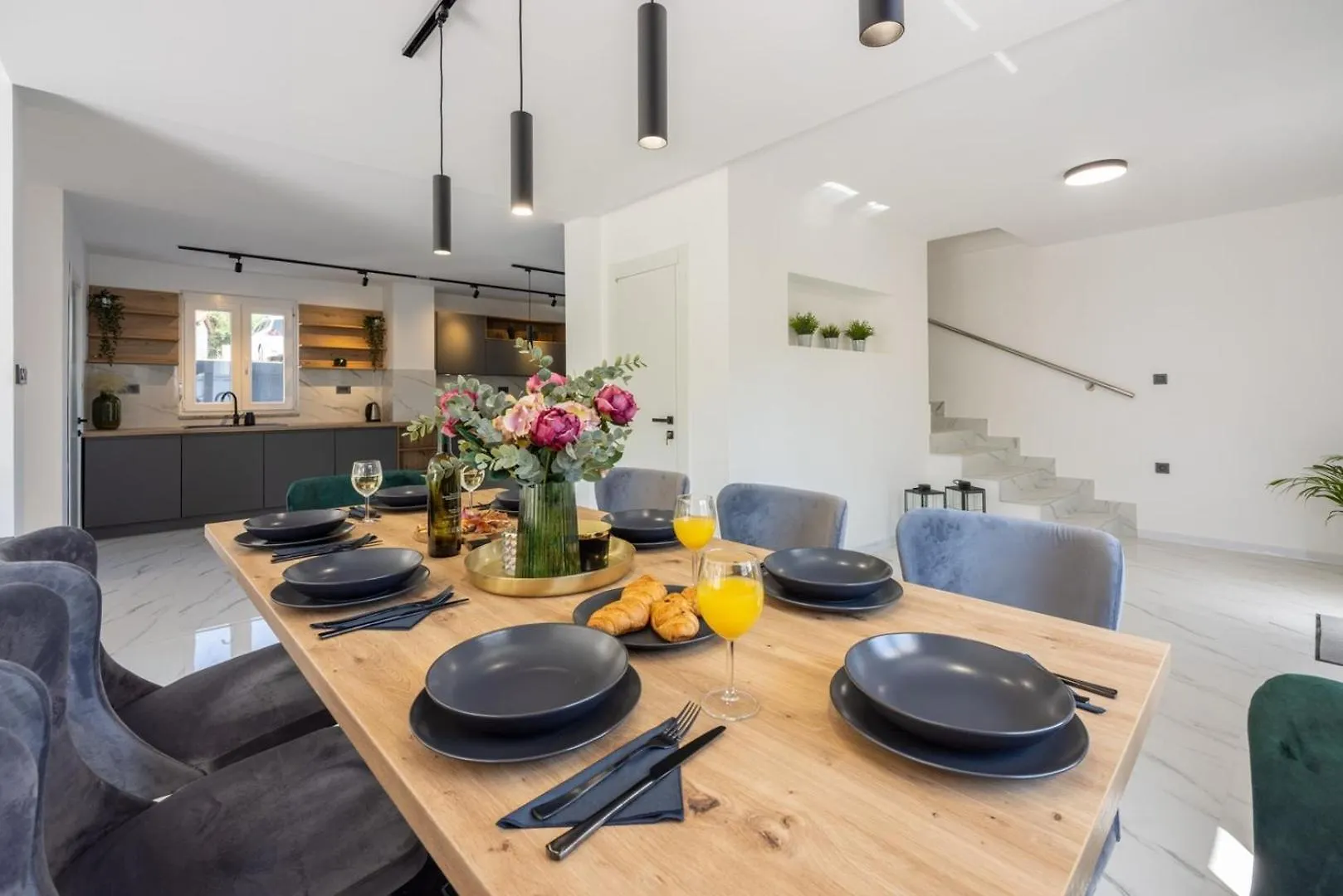 Luxury Villa Magic With Swimming Pool Baska