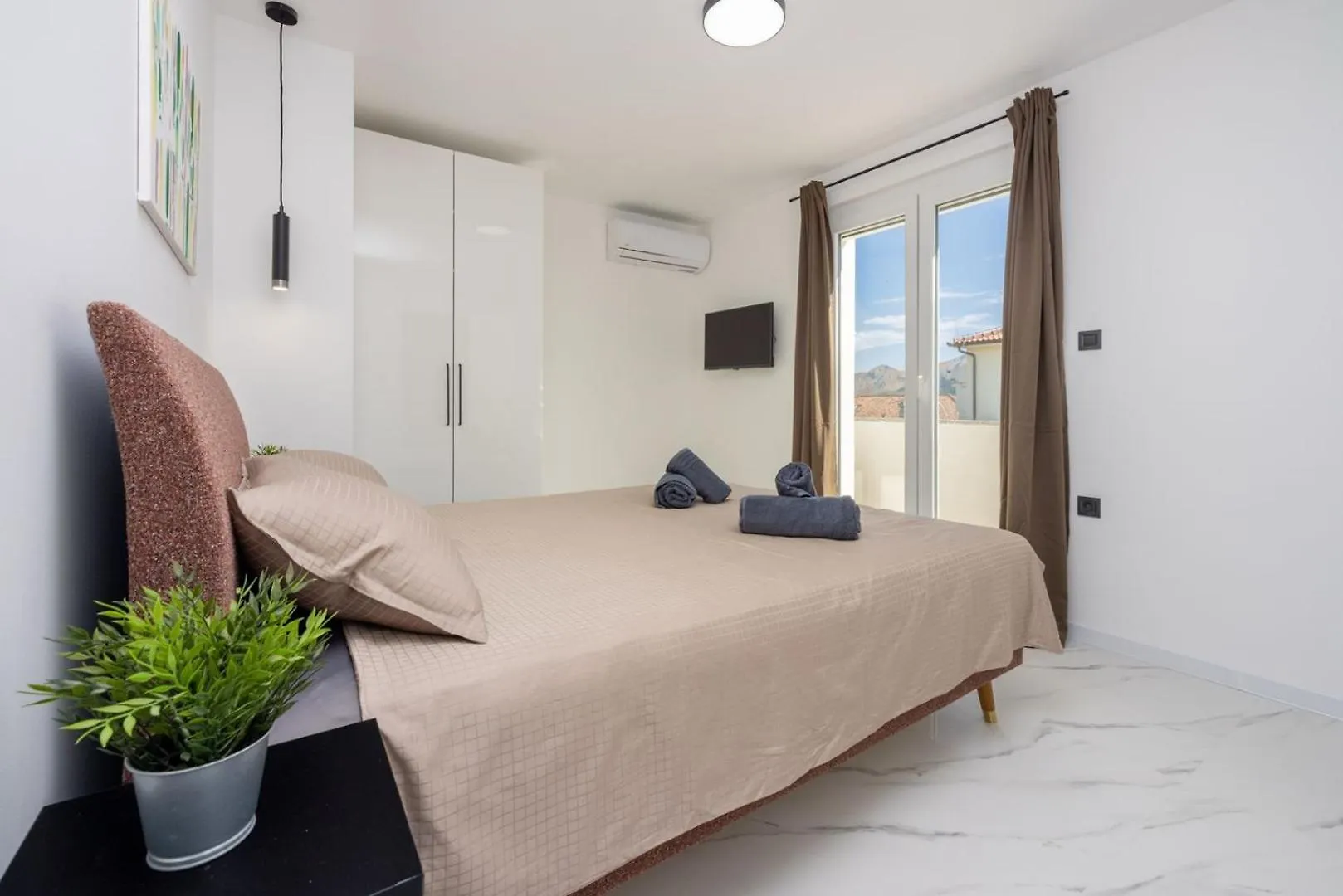 Luxury Villa Magic With Swimming Pool Baska