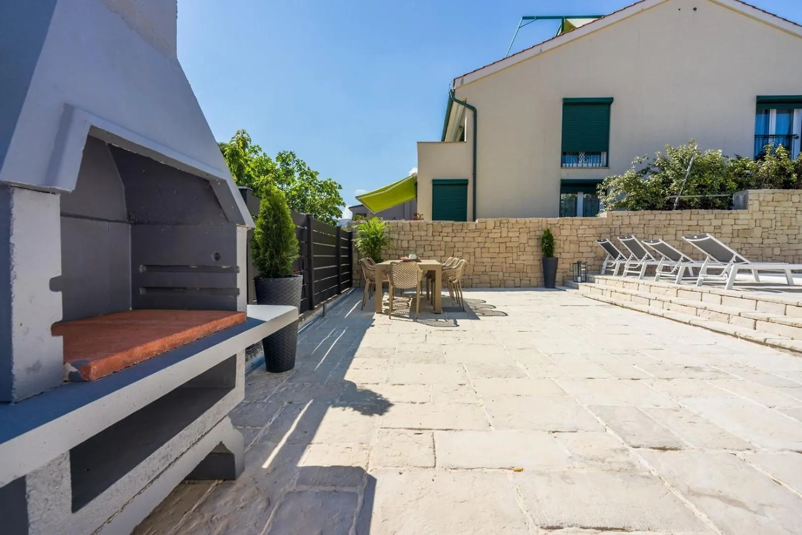 Luxury Villa Magic With Swimming Pool Baska