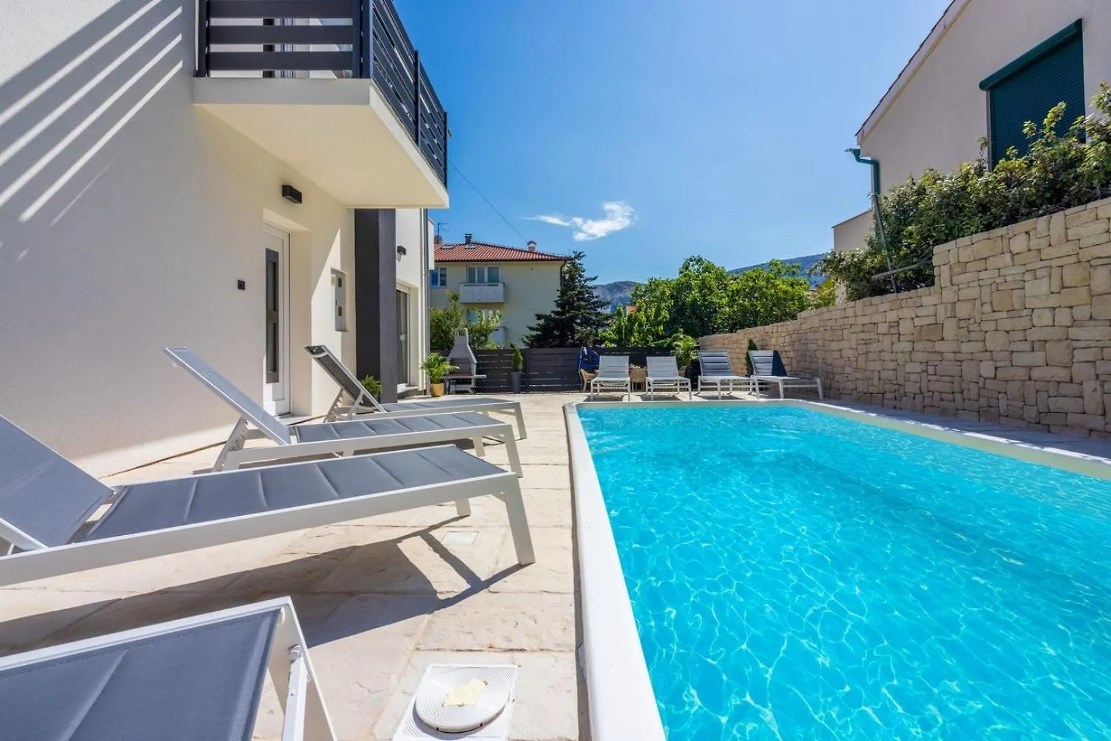 Luxury Villa Magic With Swimming Pool Baska