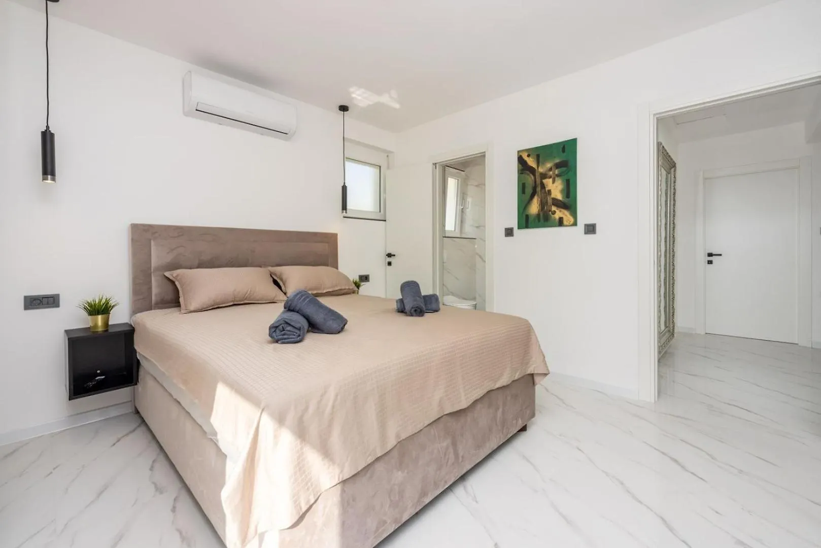 Luxury Villa Magic With Swimming Pool Baska