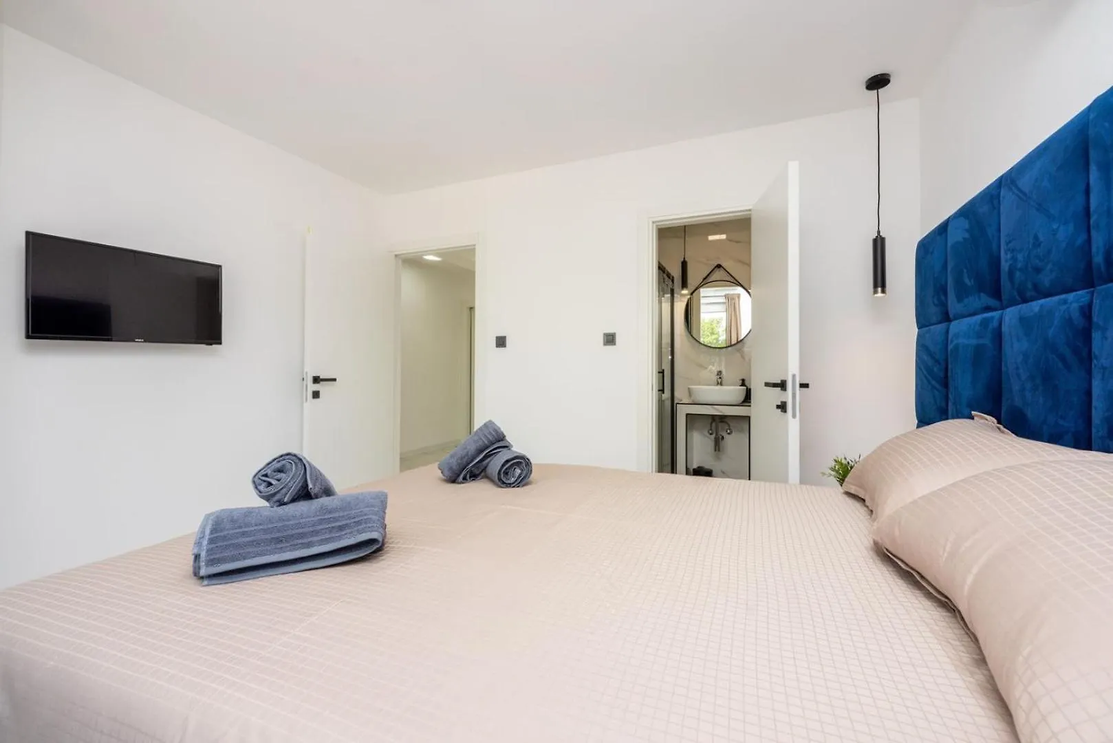 Luxury Villa Magic With Swimming Pool Baska