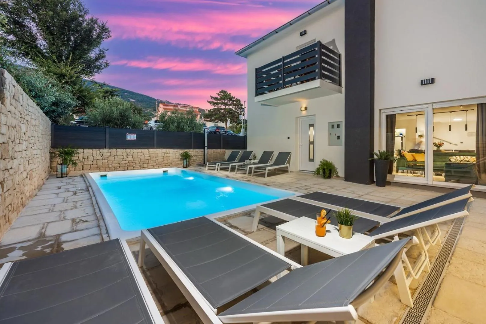 Luxury Villa Magic With Swimming Pool contacts